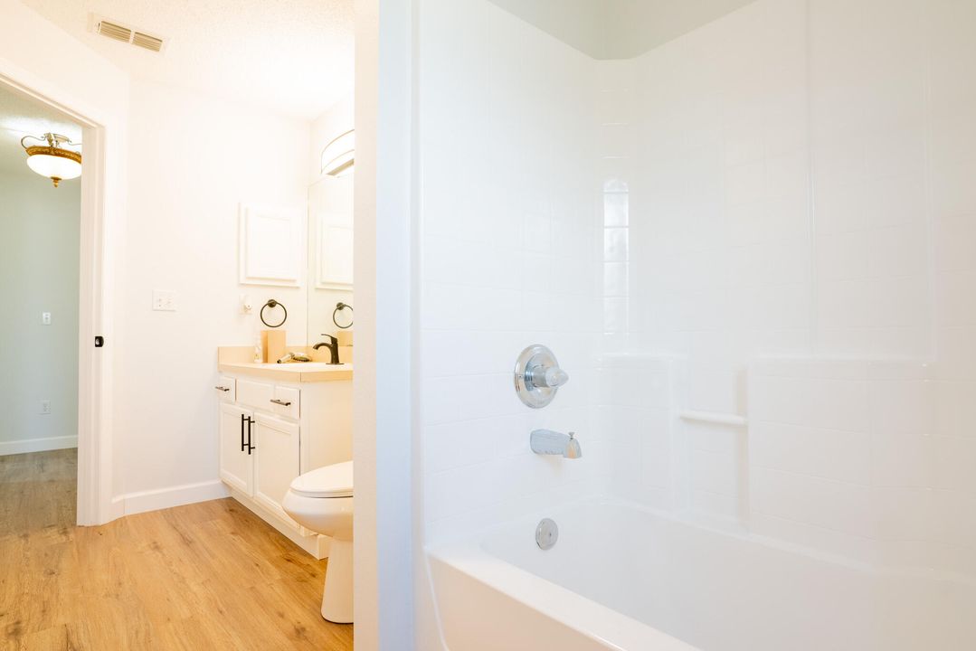 Active With Contract: $2,600 (3 beds, 3 baths, 2434 Square Feet)