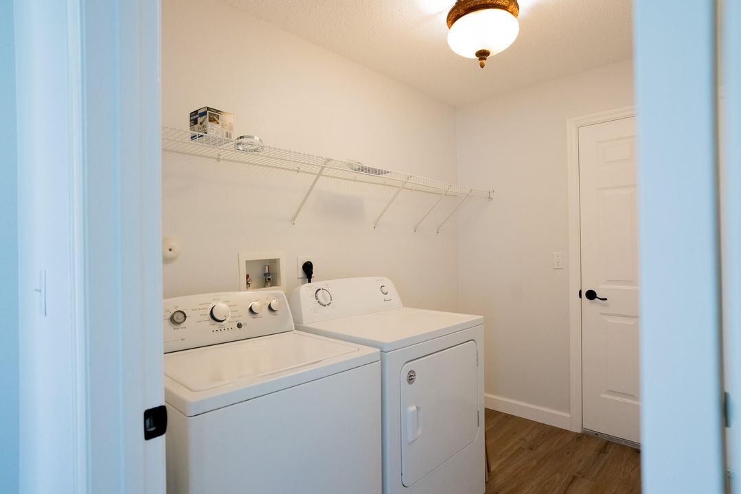 Active With Contract: $2,600 (3 beds, 3 baths, 2434 Square Feet)