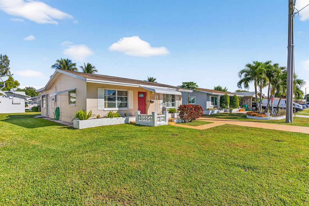 For Sale: $340,000 (2 beds, 1 baths, 1098 Square Feet)