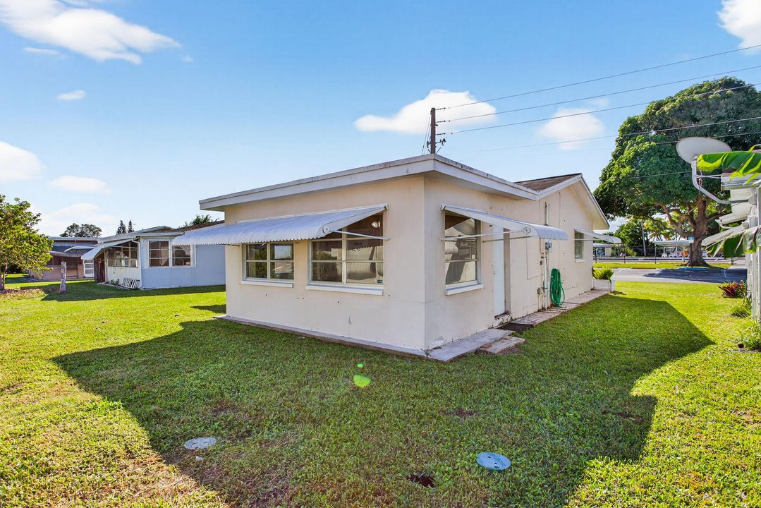 For Sale: $340,000 (2 beds, 1 baths, 1098 Square Feet)