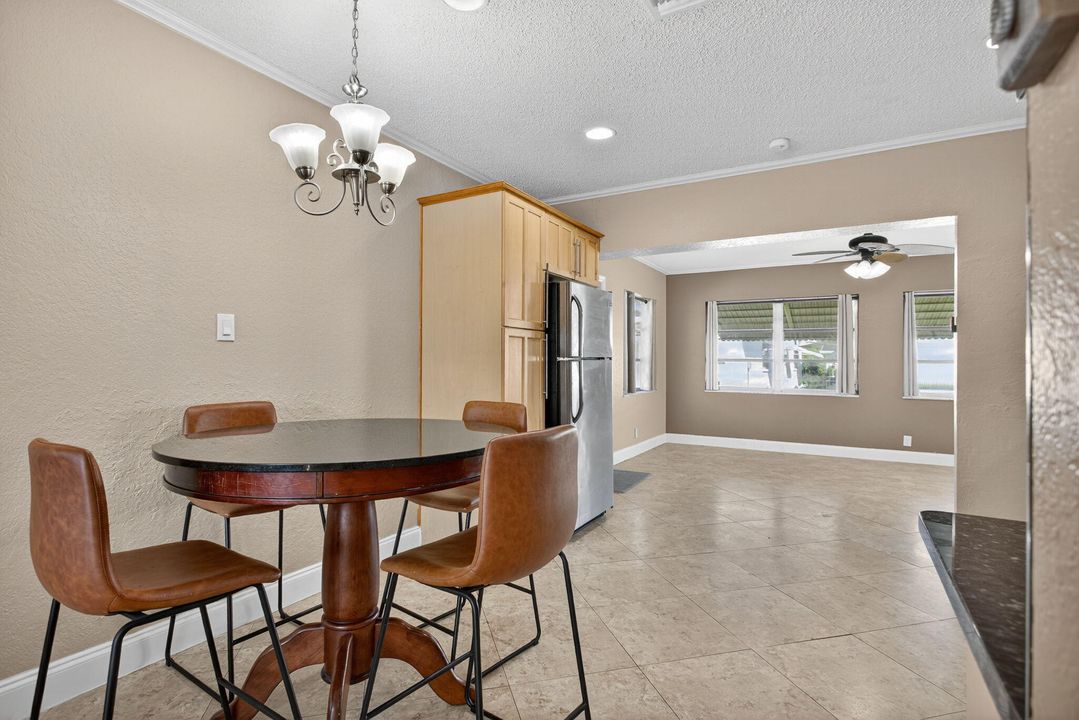 For Sale: $340,000 (2 beds, 1 baths, 1098 Square Feet)