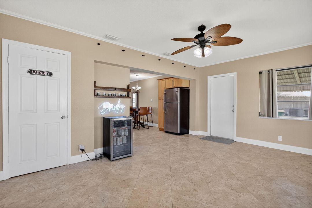 For Sale: $340,000 (2 beds, 1 baths, 1098 Square Feet)