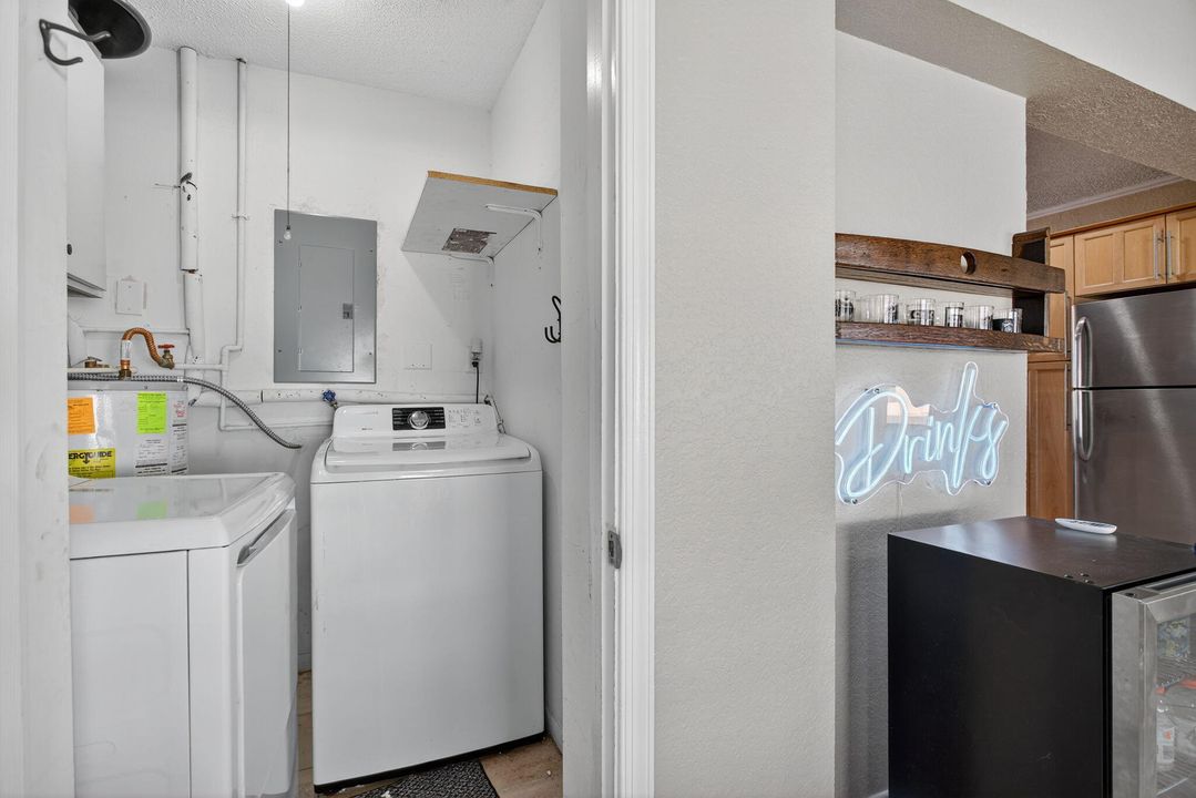 For Sale: $340,000 (2 beds, 1 baths, 1098 Square Feet)