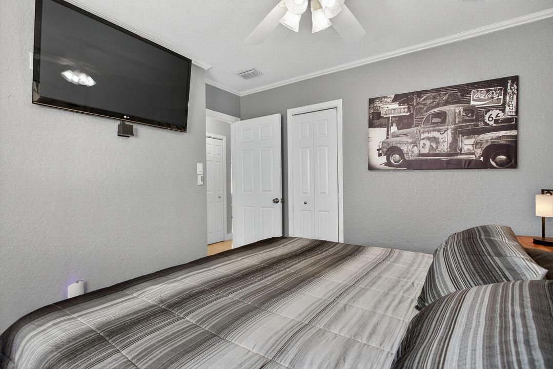 For Sale: $340,000 (2 beds, 1 baths, 1098 Square Feet)