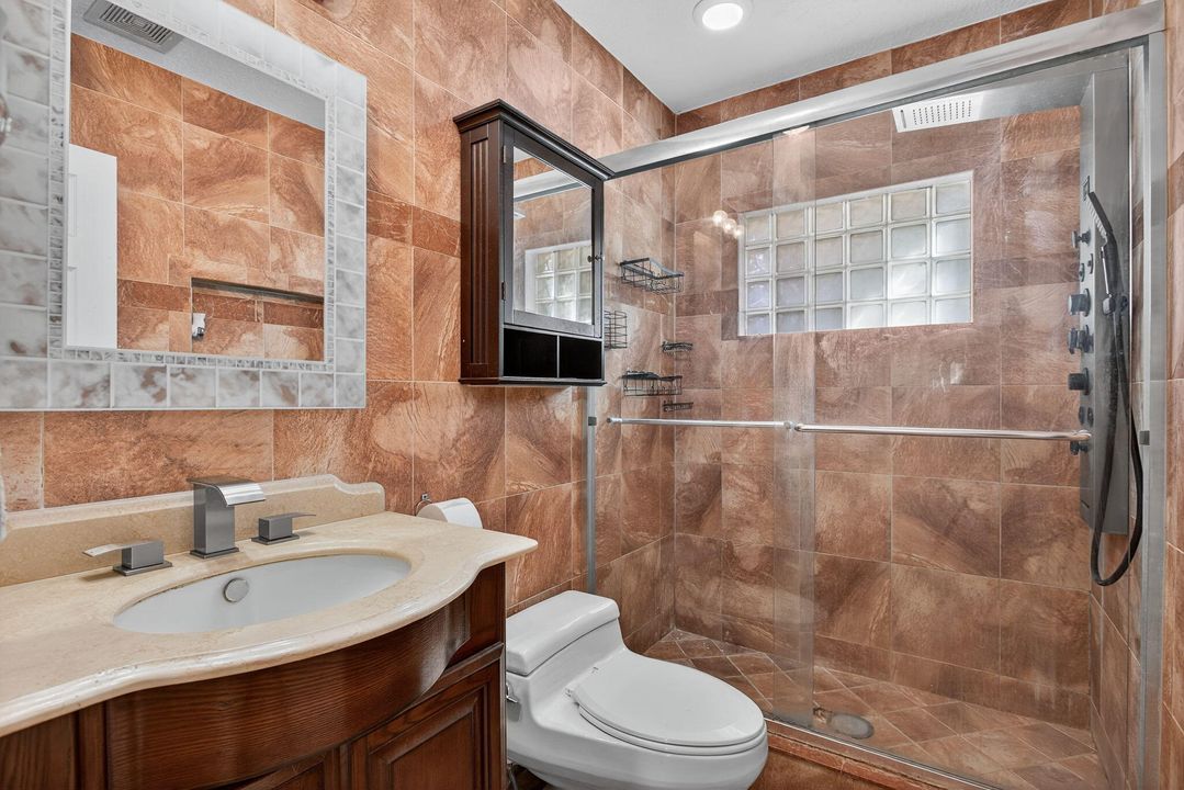 For Sale: $340,000 (2 beds, 1 baths, 1098 Square Feet)