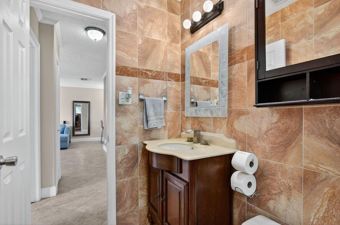 For Sale: $340,000 (2 beds, 1 baths, 1098 Square Feet)