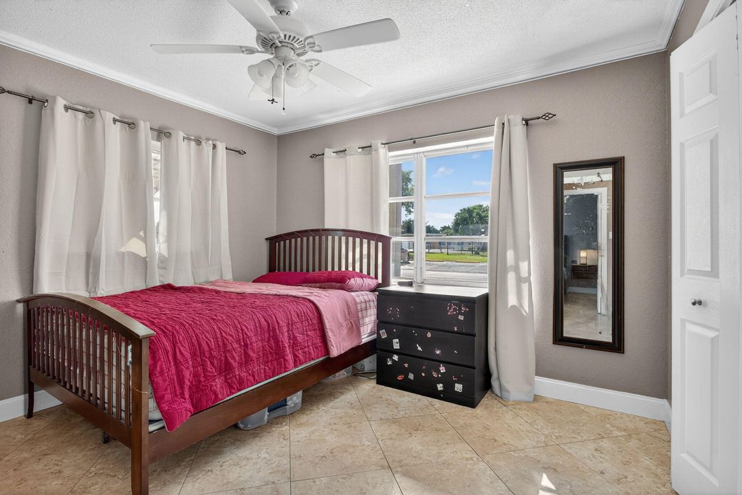 For Sale: $340,000 (2 beds, 1 baths, 1098 Square Feet)