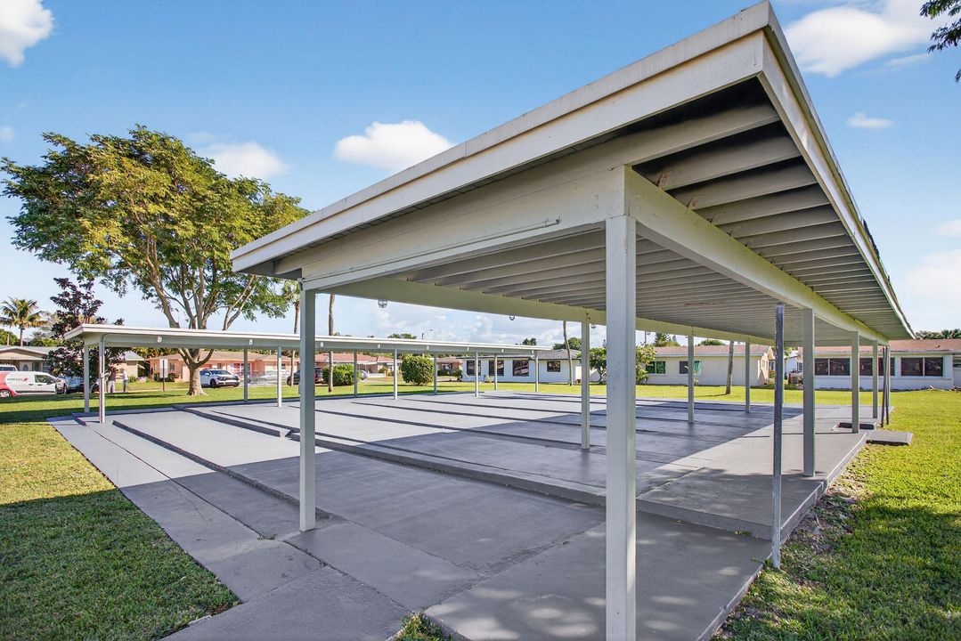 For Sale: $340,000 (2 beds, 1 baths, 1098 Square Feet)