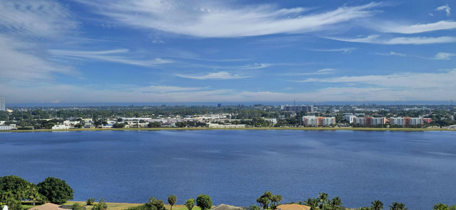 Activo con contrato: $949,000 (3 camas, 2 baños, 2600 Pies cuadrados)