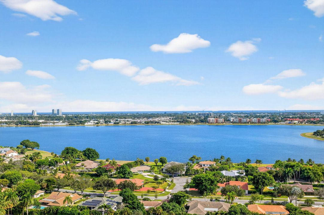 Activo con contrato: $949,000 (3 camas, 2 baños, 2600 Pies cuadrados)