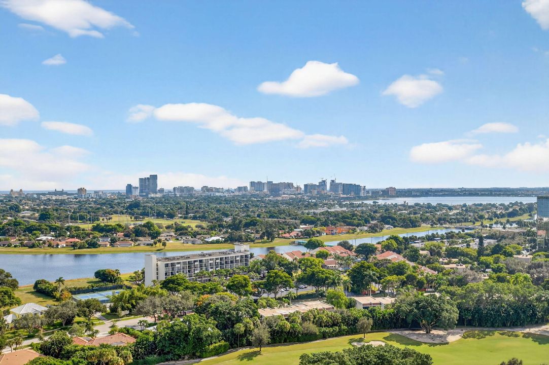 Activo con contrato: $949,000 (3 camas, 2 baños, 2600 Pies cuadrados)