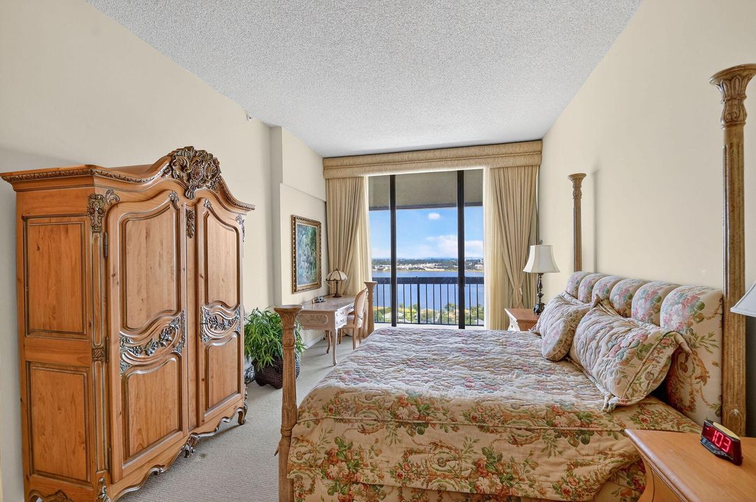 Activo con contrato: $949,000 (3 camas, 2 baños, 2600 Pies cuadrados)