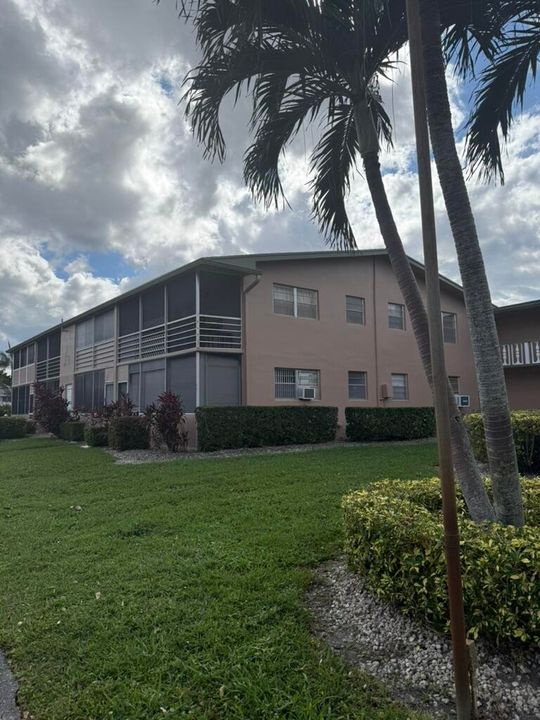 For Rent: $1,100 (1 beds, 1 baths, 570 Square Feet)