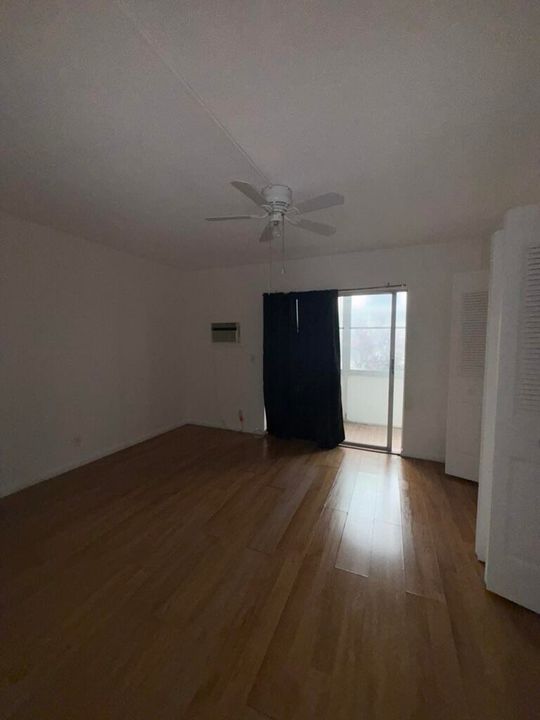 For Rent: $1,100 (1 beds, 1 baths, 570 Square Feet)