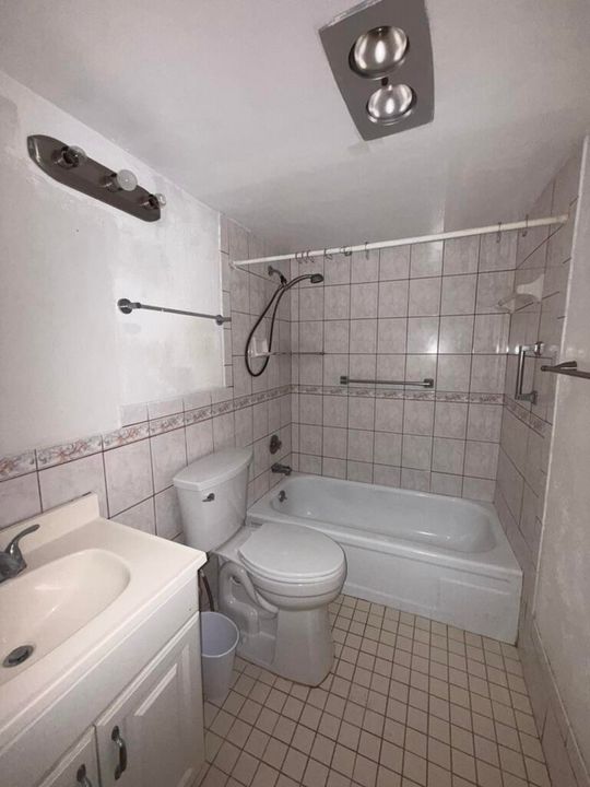 For Rent: $1,100 (1 beds, 1 baths, 570 Square Feet)