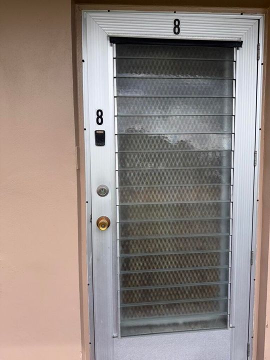 For Rent: $1,100 (1 beds, 1 baths, 570 Square Feet)