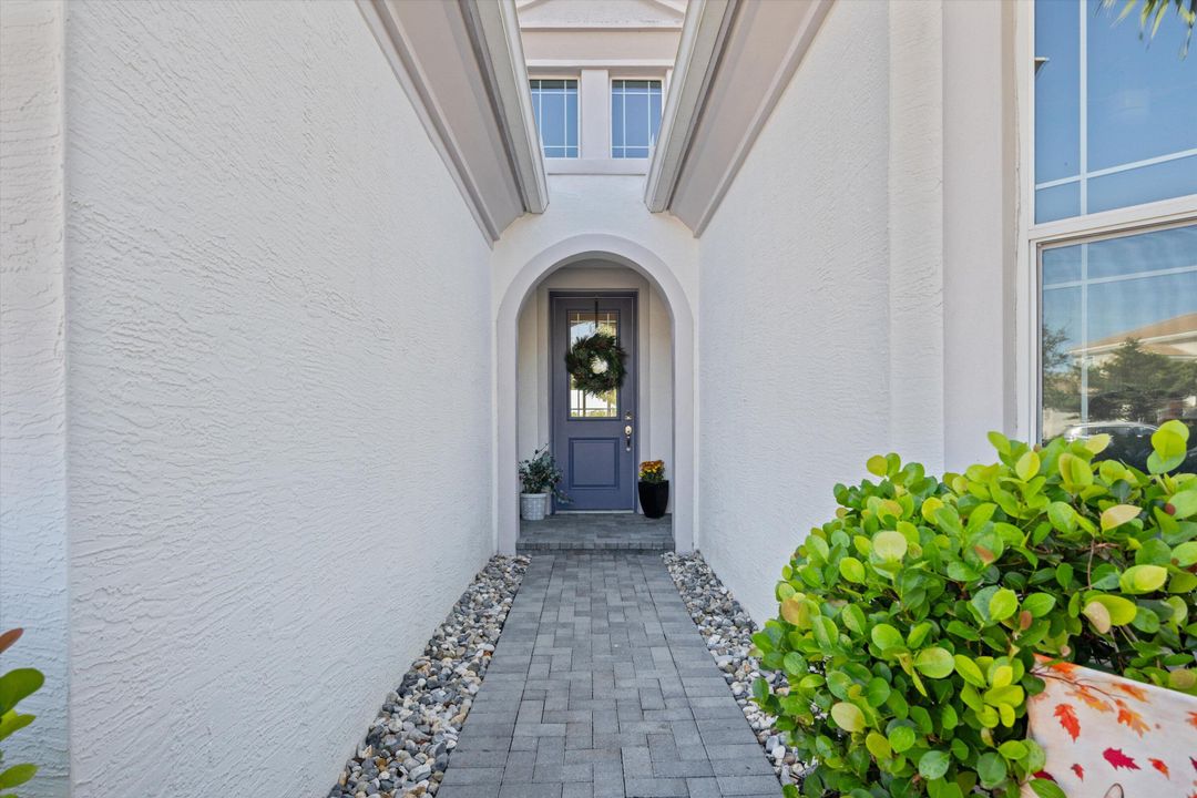 For Sale: $659,000 (3 beds, 2 baths, 2317 Square Feet)