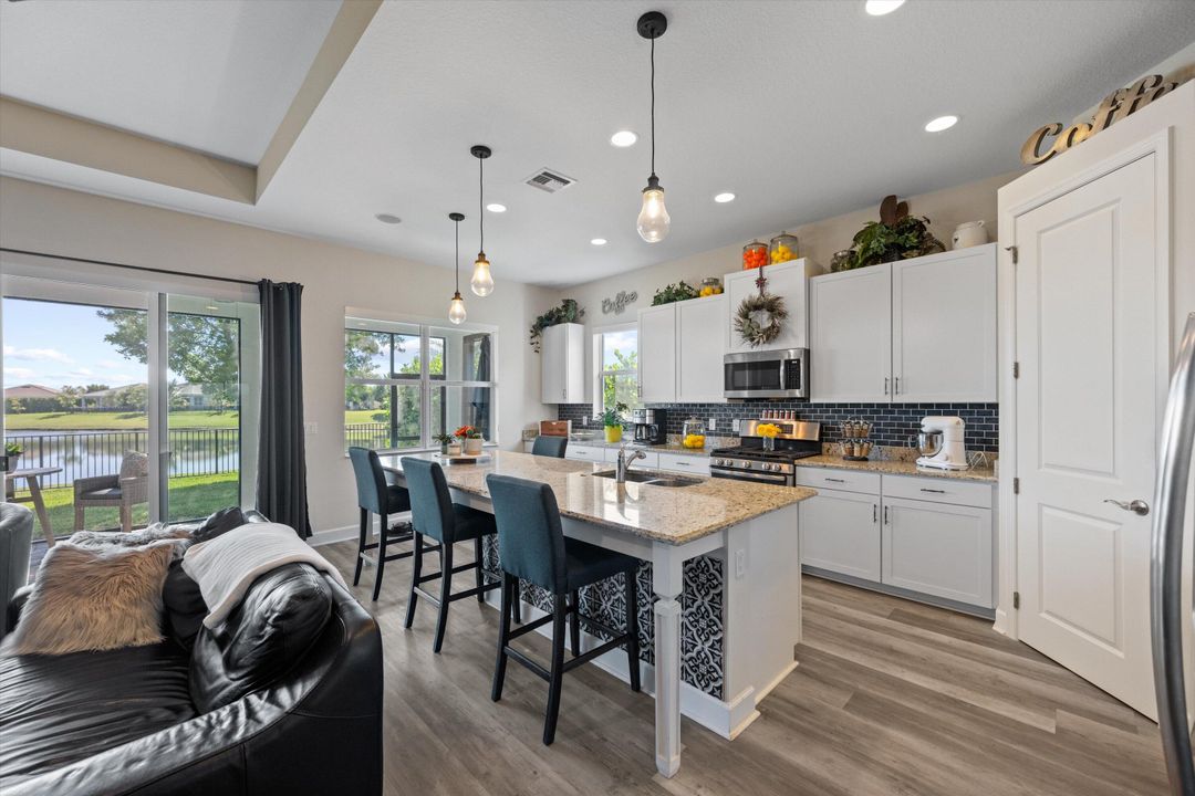 For Sale: $659,000 (3 beds, 2 baths, 2317 Square Feet)