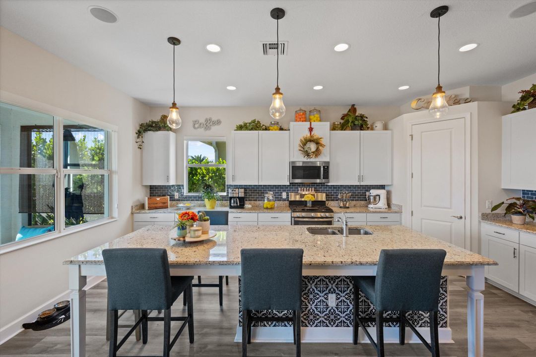 For Sale: $659,000 (3 beds, 2 baths, 2317 Square Feet)