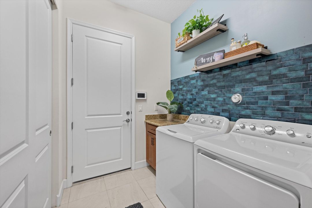 For Sale: $659,000 (3 beds, 2 baths, 2317 Square Feet)