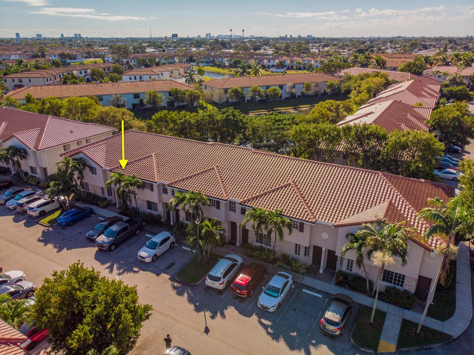 Active With Contract: $259,900 (2 beds, 2 baths, 1221 Square Feet)