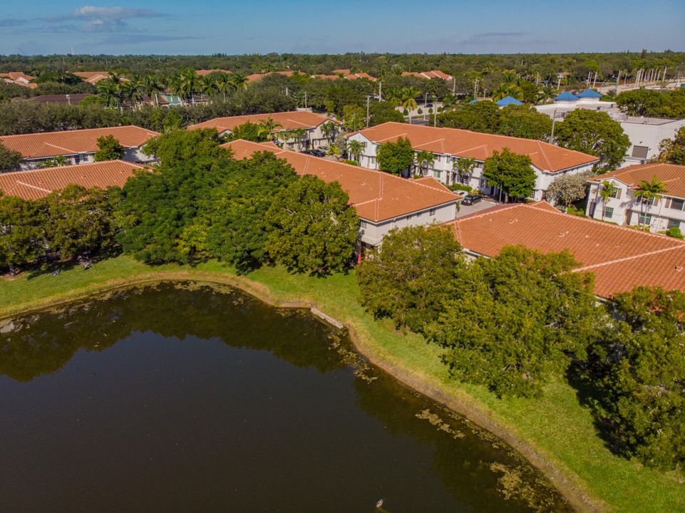 Active With Contract: $259,900 (2 beds, 2 baths, 1221 Square Feet)