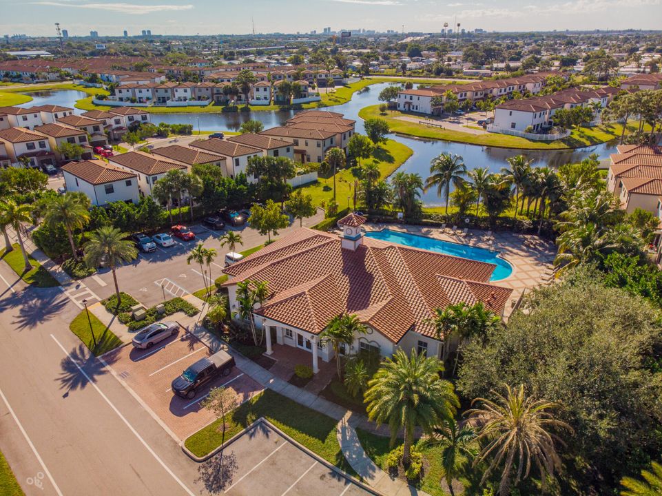 Active With Contract: $259,900 (2 beds, 2 baths, 1221 Square Feet)