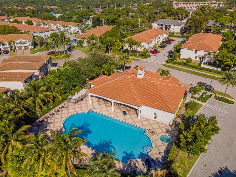 Active With Contract: $259,900 (2 beds, 2 baths, 1221 Square Feet)