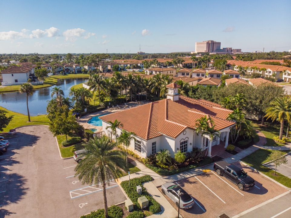 Active With Contract: $259,900 (2 beds, 2 baths, 1221 Square Feet)