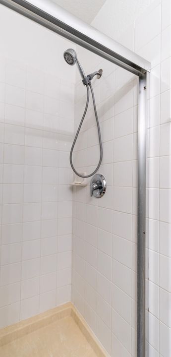 Active With Contract: $259,900 (2 beds, 2 baths, 1221 Square Feet)