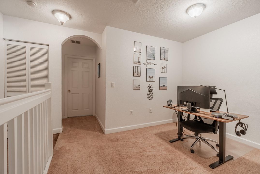 Active With Contract: $259,900 (2 beds, 2 baths, 1221 Square Feet)