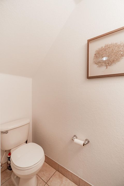 Active With Contract: $259,900 (2 beds, 2 baths, 1221 Square Feet)