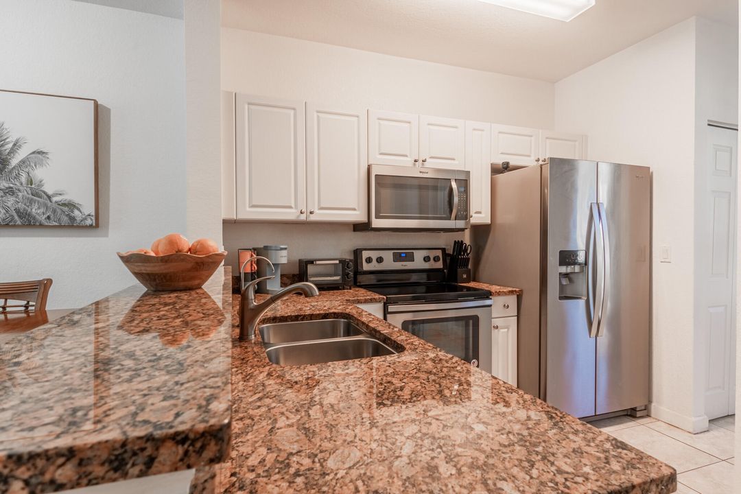 Active With Contract: $259,900 (2 beds, 2 baths, 1221 Square Feet)