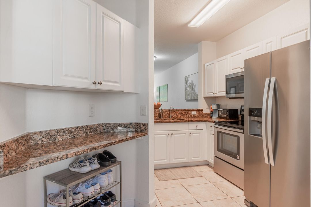 Active With Contract: $259,900 (2 beds, 2 baths, 1221 Square Feet)