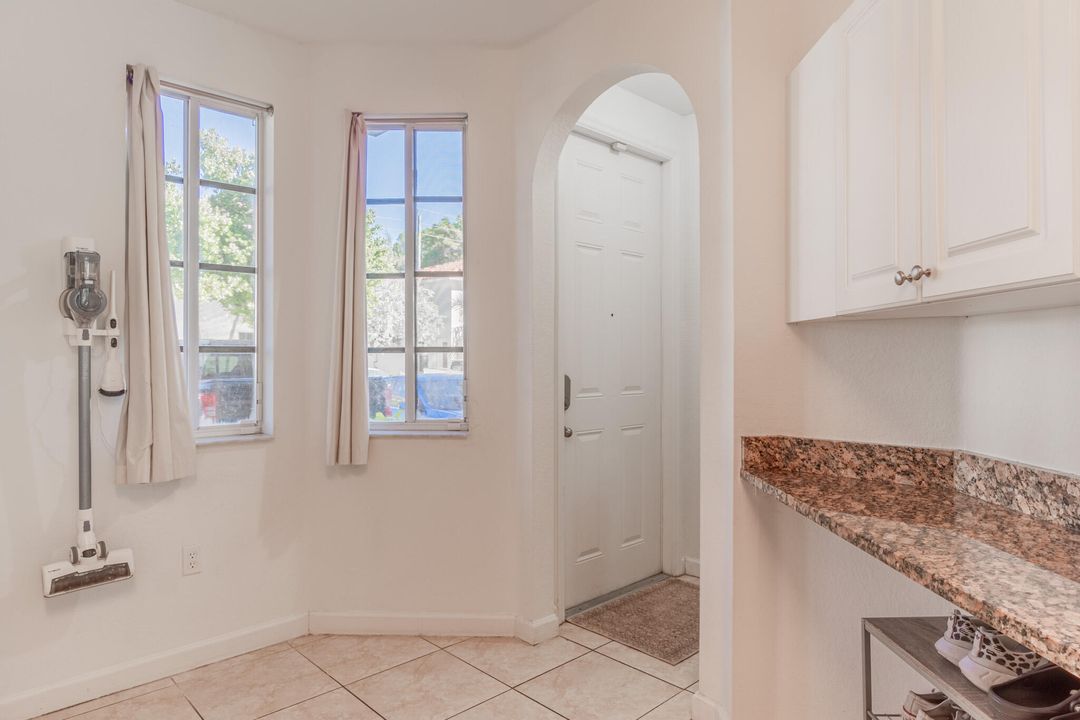 Active With Contract: $259,900 (2 beds, 2 baths, 1221 Square Feet)