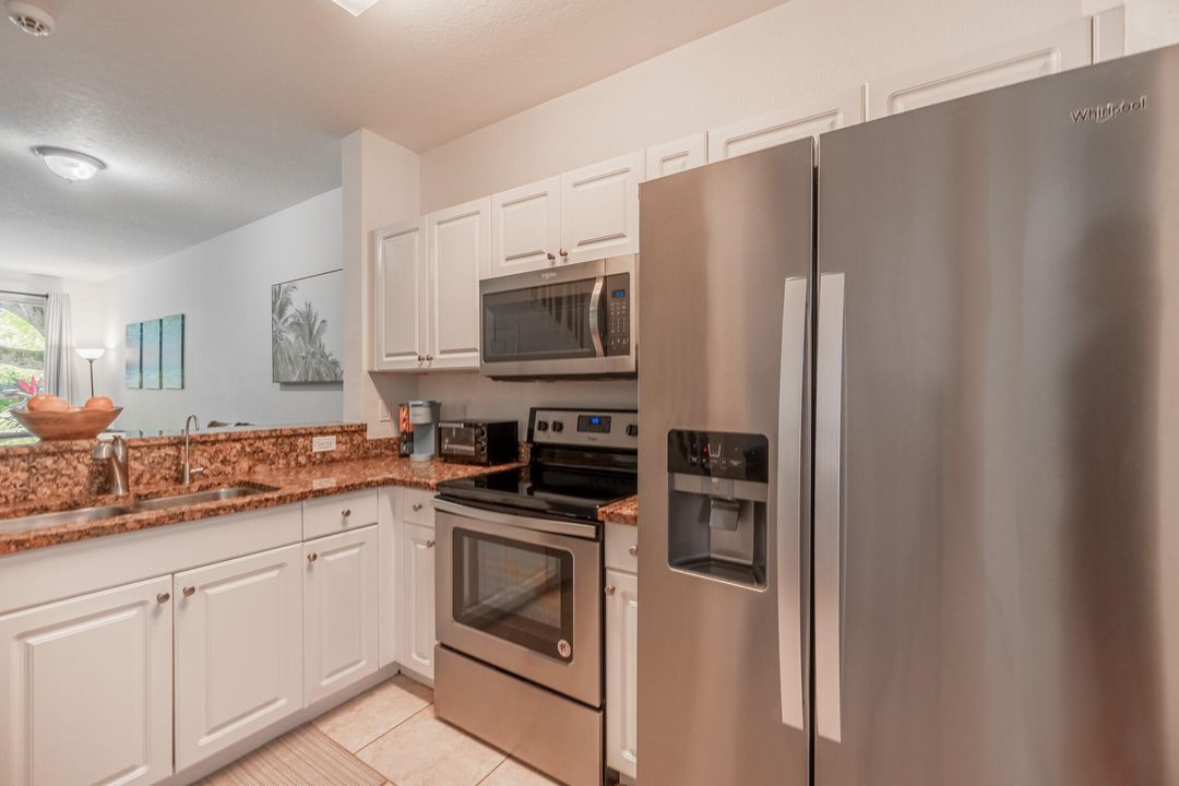 Active With Contract: $259,900 (2 beds, 2 baths, 1221 Square Feet)