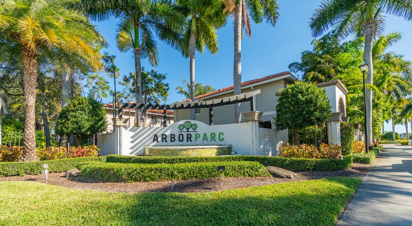 Active With Contract: $259,900 (2 beds, 2 baths, 1221 Square Feet)