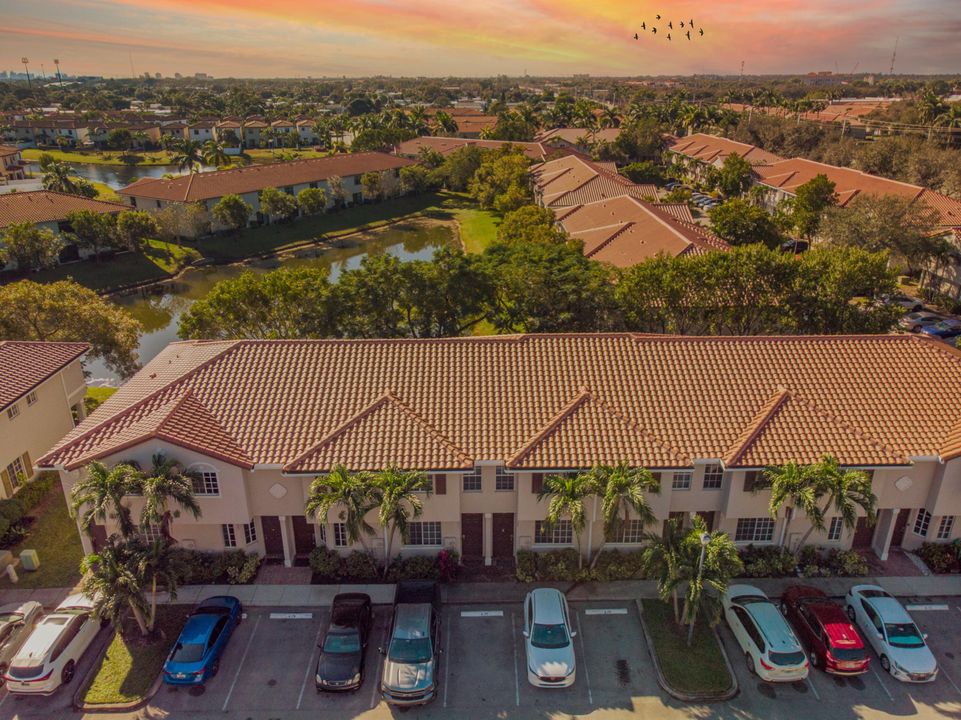 Active With Contract: $259,900 (2 beds, 2 baths, 1221 Square Feet)