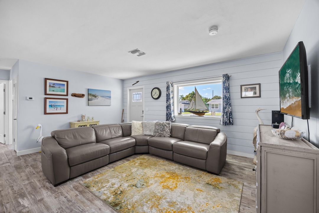 Active With Contract: $624,900 (3 beds, 2 baths, 1496 Square Feet)