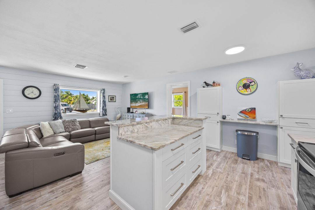 Active With Contract: $624,900 (3 beds, 2 baths, 1496 Square Feet)