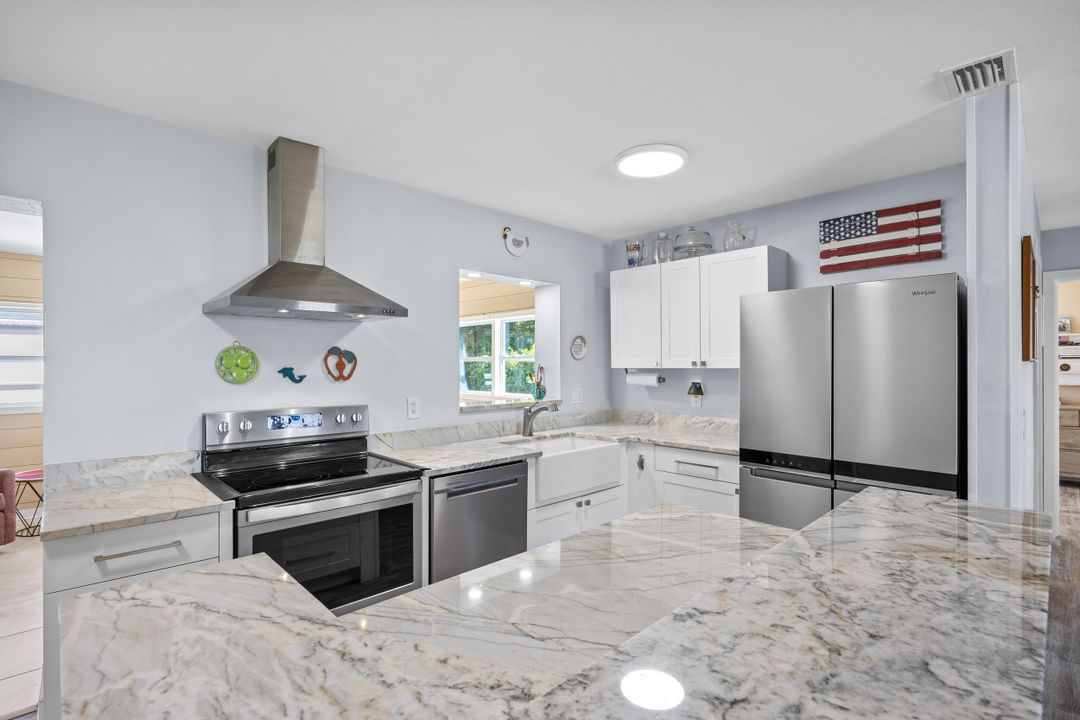 Active With Contract: $624,900 (3 beds, 2 baths, 1496 Square Feet)