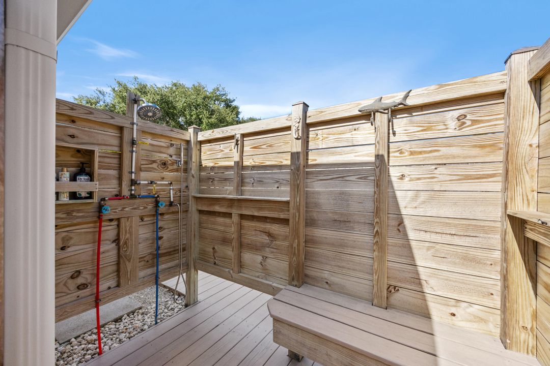 Active With Contract: $624,900 (3 beds, 2 baths, 1496 Square Feet)