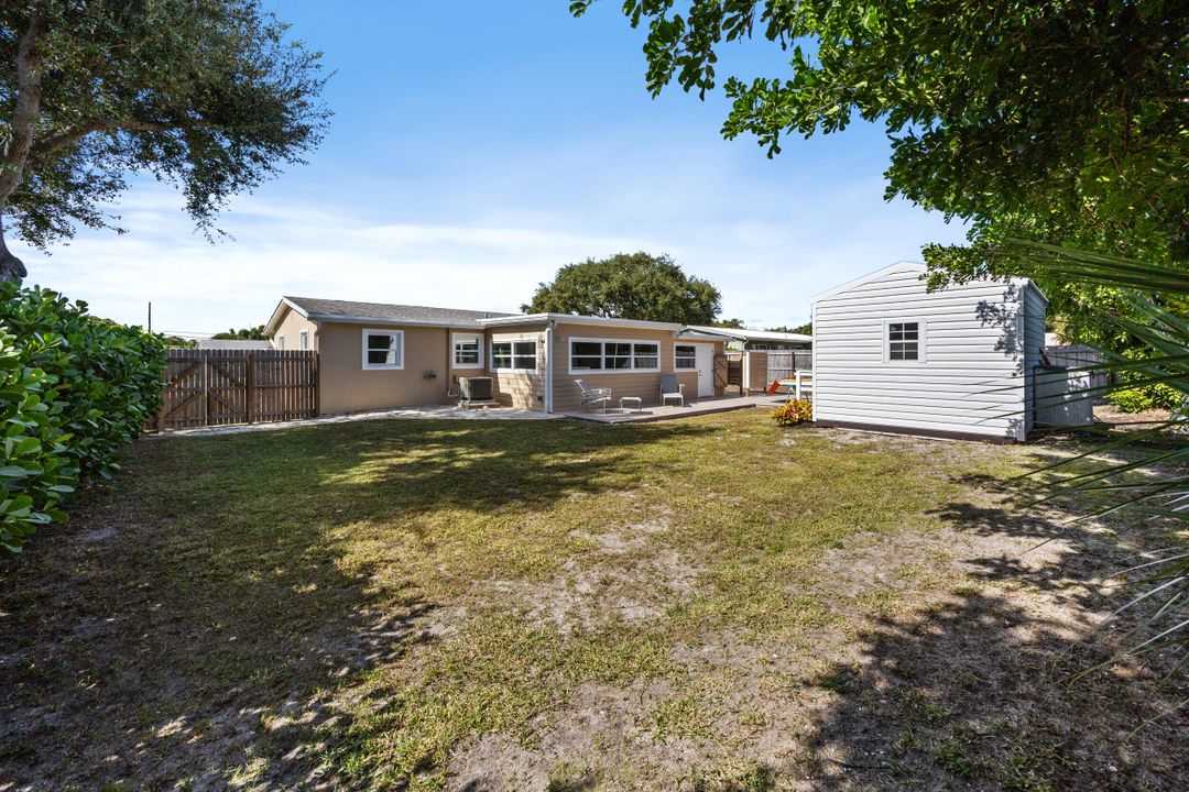 Active With Contract: $624,900 (3 beds, 2 baths, 1496 Square Feet)