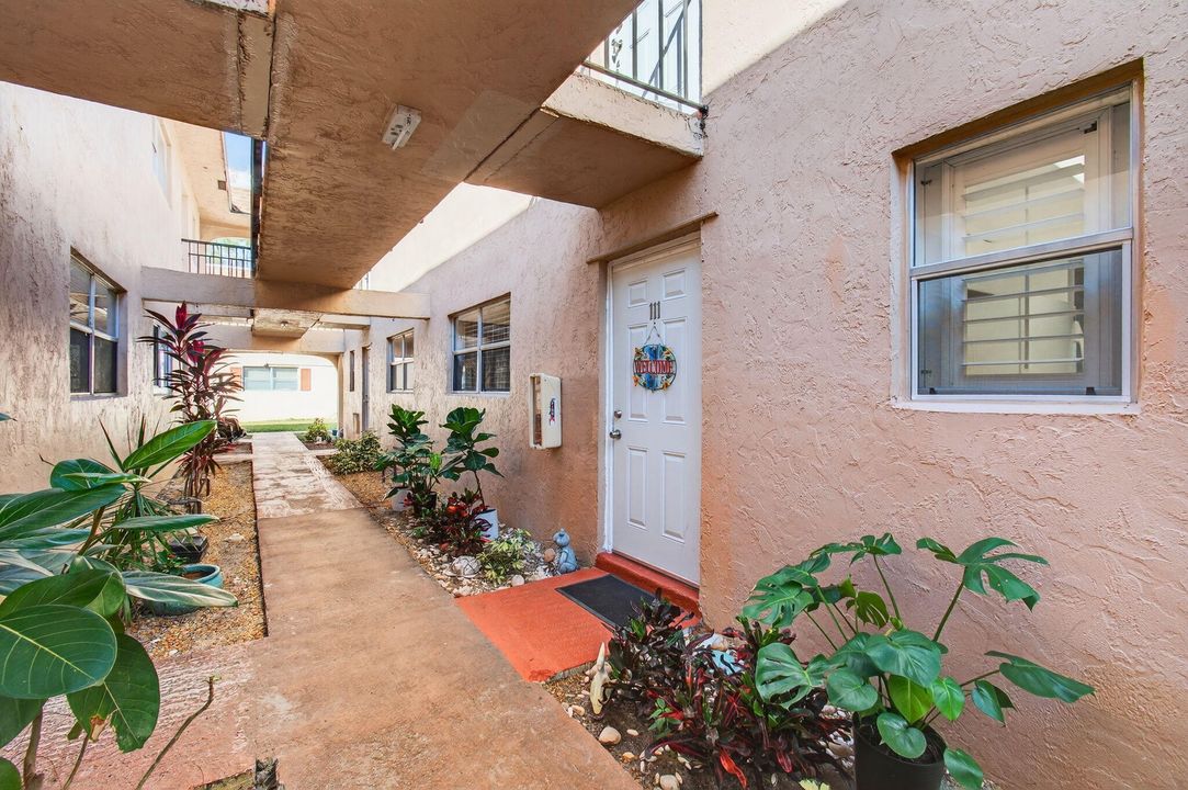 For Rent: $2,550 (2 beds, 1 baths, 800 Square Feet)