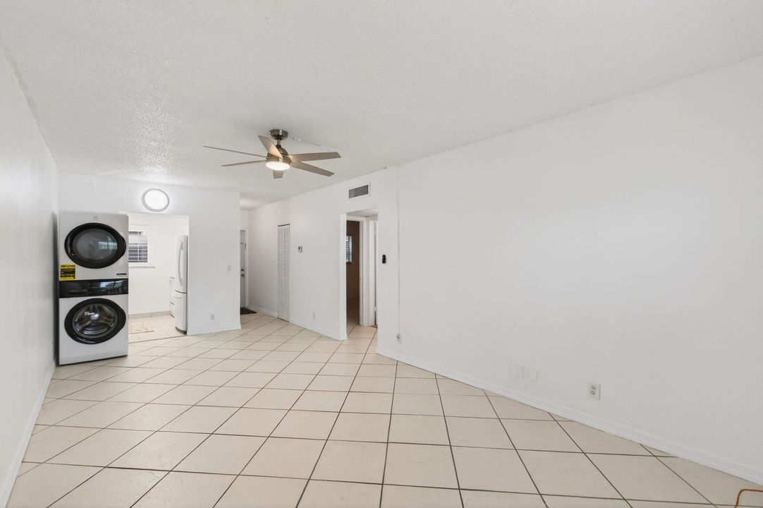 For Rent: $2,550 (2 beds, 1 baths, 800 Square Feet)