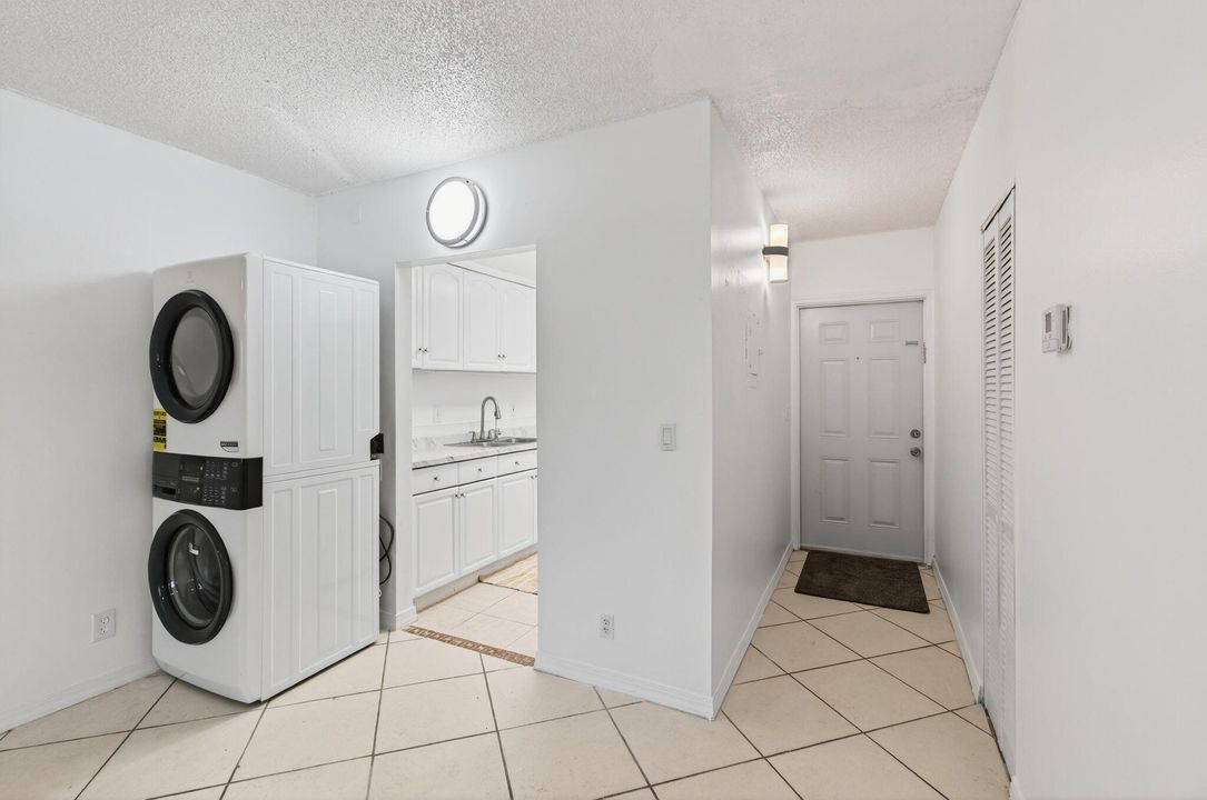 For Rent: $2,550 (2 beds, 1 baths, 800 Square Feet)