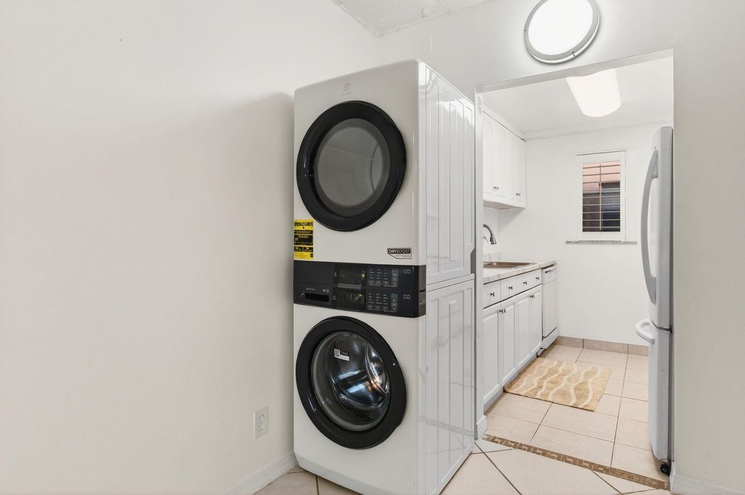 For Rent: $2,550 (2 beds, 1 baths, 800 Square Feet)