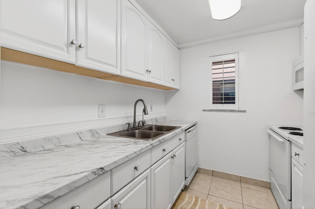 For Rent: $2,550 (2 beds, 1 baths, 800 Square Feet)