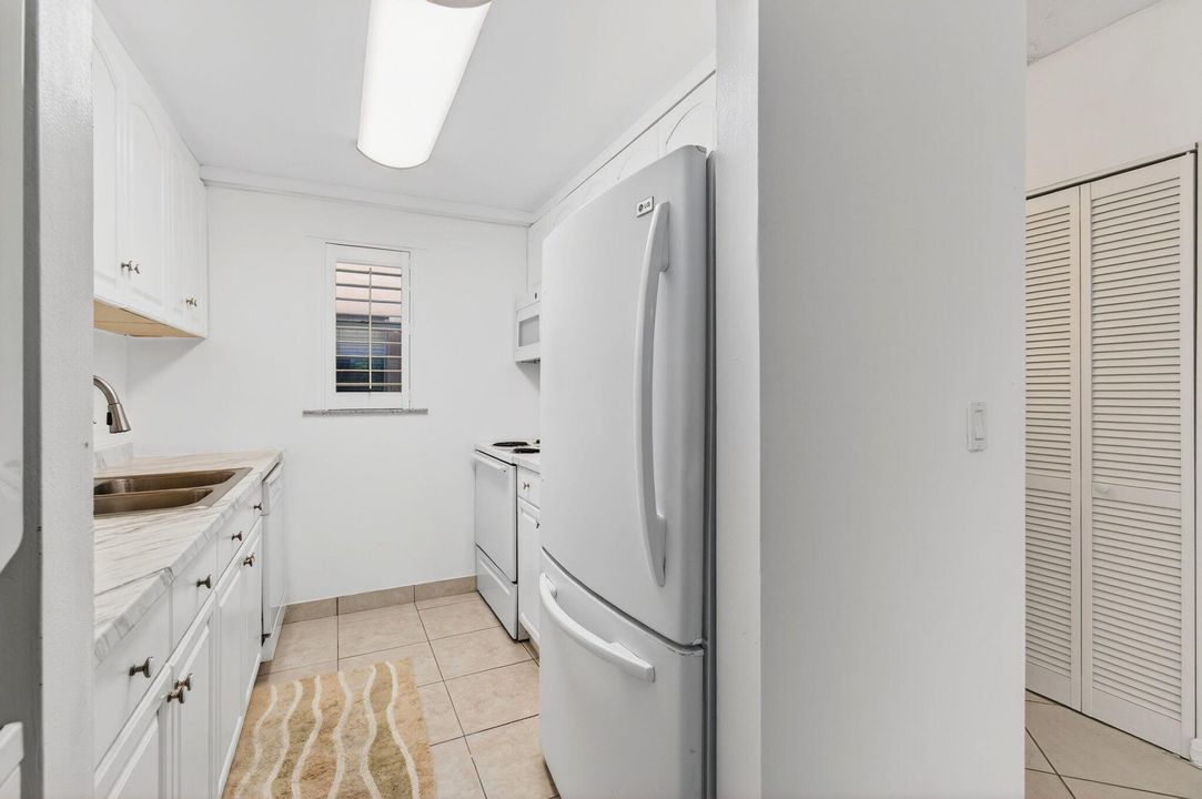 For Rent: $2,550 (2 beds, 1 baths, 800 Square Feet)