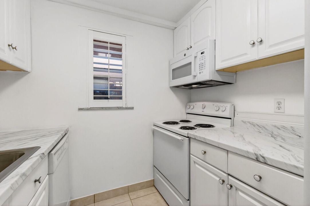 For Rent: $2,550 (2 beds, 1 baths, 800 Square Feet)